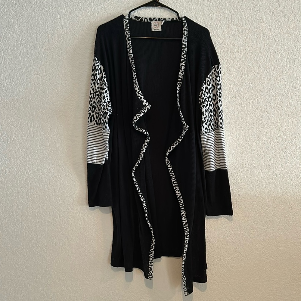 Long knit cardigan with patterned sleeves